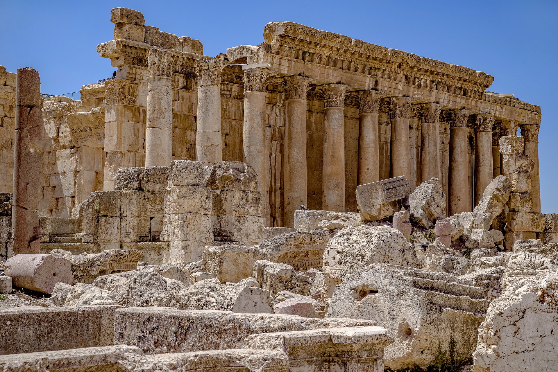 Temple by djedj from Pixabay